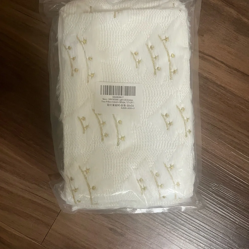 Holiday Decorative Pillow Cover Set - White and Gold